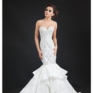 Size 4 Brand New Rachel Allen White Mermaid Gown